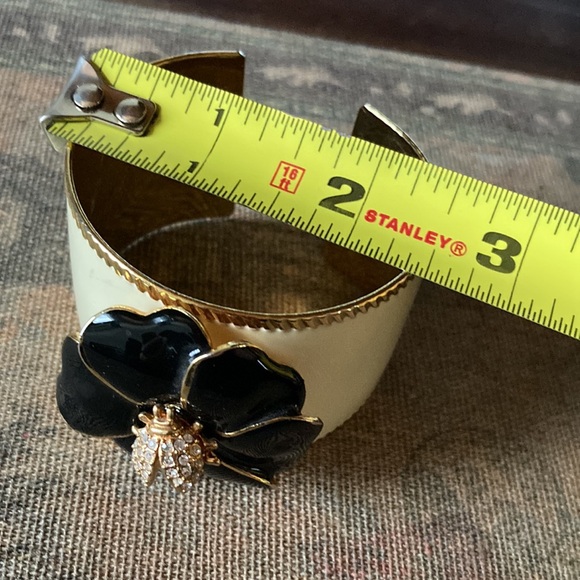 Vintage stella & dot stunning enamel cuff bracelet with a bejeweled lady bug! - Picture 2 of 3